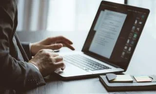 Cómo insertar encabezados y pies de página personalizados en Microsoft Word