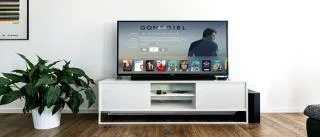 Cara Memeriksa Tahap Bateri Siri Remote Apple TV Anda dan Mengecasnya