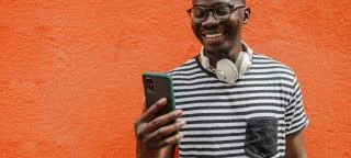 Bagaimana untuk Menyongsangkan Warna pada iPhone