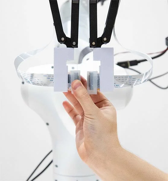 Em breve, os robôs serão capazes de sentir o toque como os humanos, graças aos chips neurais de IA e à “pele” eletrônica.