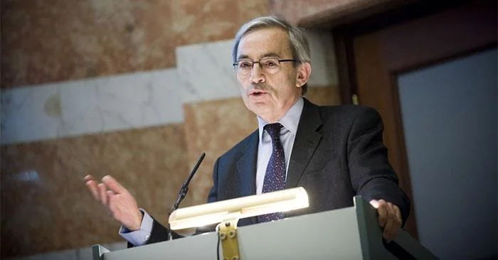 Professor Christopher Pissarides alerta contra a pressa em STEM após a IA