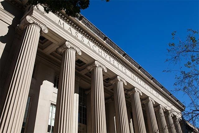 Os Estados Unidos promovem a aplicação de IA nas forças armadas