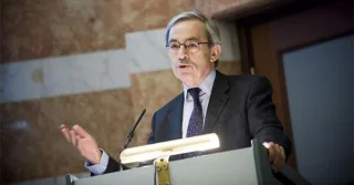 Professor Christopher Pissarides alerta contra a pressa em STEM após a IA