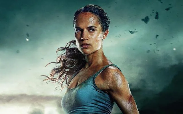 Sila muat turun satu set kertas dinding untuk komputer anda dengan tema filem Tomb Raider - 2018
