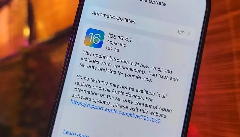 Bagaimana untuk membetulkan ralat pembuangan bateri iOS 17