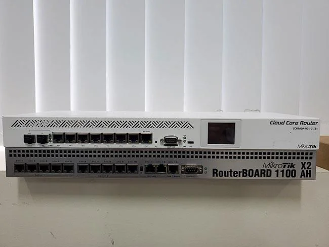 Konfigurasikan VLAN pada penghala MikroTik