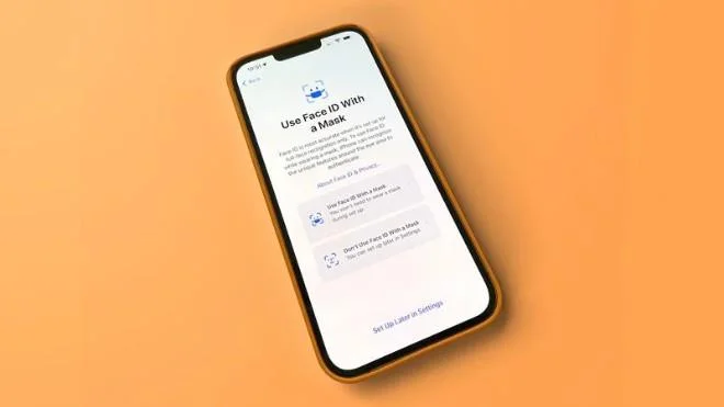 Bagaimana untuk membuka kunci ID Wajah apabila memakai topeng pada iOS 15.4
