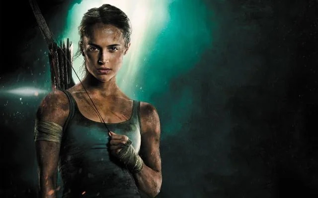 Sila muat turun satu set kertas dinding untuk komputer anda dengan tema filem Tomb Raider - 2018