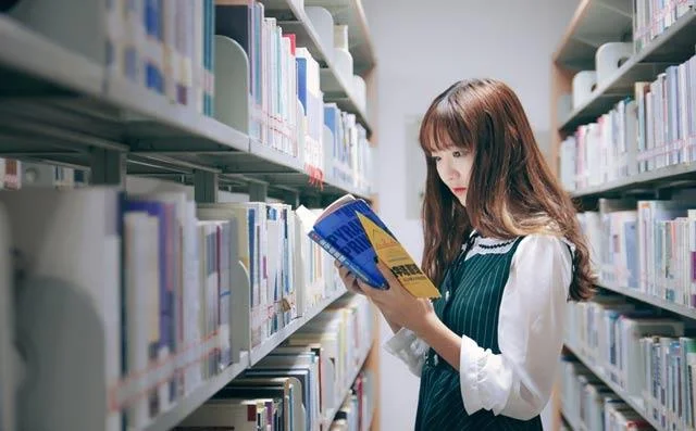 Koleksi kertas dinding buku yang paling indah untuk komputer