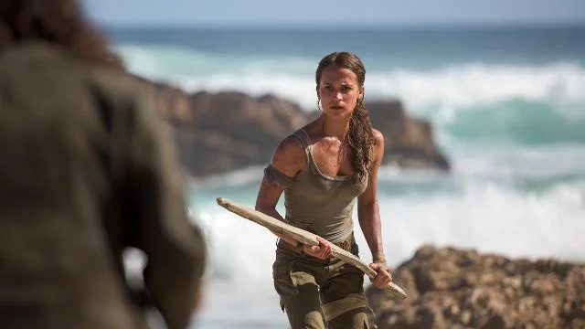 Sila muat turun satu set kertas dinding untuk komputer anda dengan tema filem Tomb Raider - 2018