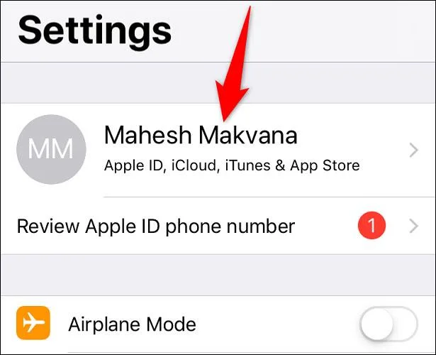 Cara menambah Apple AirPods pada apl Cari Saya pada iPhone