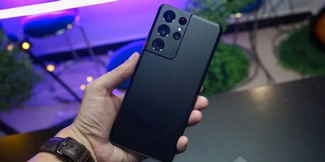 Sekiranya saya membeli Galaxy S21 Ultra atau iPhone 13 Pro Max?