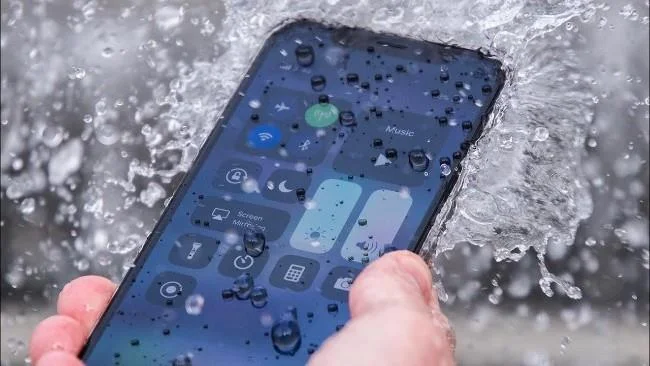 iPhone yang manakah kalis air dan sejauh mana?