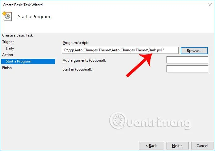 Bagaimana untuk menjadikan latar belakang gelap secara automatik pada Windows 10