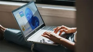 他人が Windows デスクトップのテーマとアイコンを変更できないようにする方法