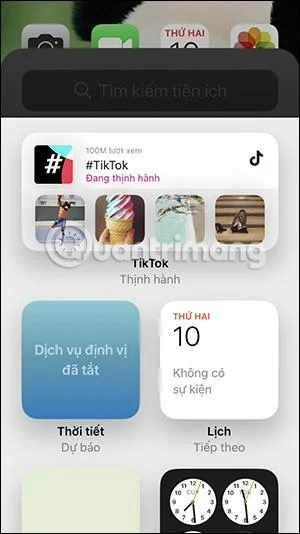 Bagaimana untuk menyusun widget pada iPhone untuk memampatkan skrin