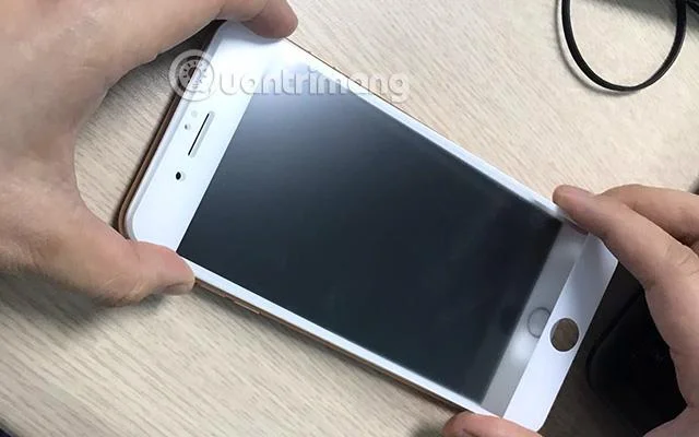 Cara mudah untuk menampal kaca terbaja iPhone
