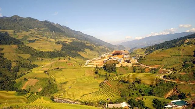 Kertas dinding padang teres yang cantik untuk komputer