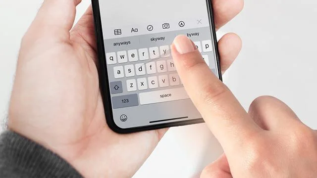 Cara menggunakan pintasan teks pada iPhone