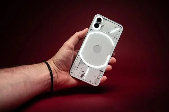 Ketahui tentang Nothing Phone 1: Telefon ini mempunyai reka bentuk yang unik