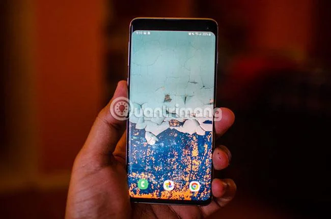 Comment masquer la caméra perforée sur la série Samsung Galaxy S10