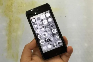 IPhoneの白黒画面を修正する方法