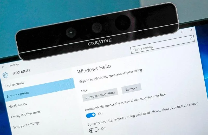 Windows 10 で Windows Hello 顔認識をセットアップする手順