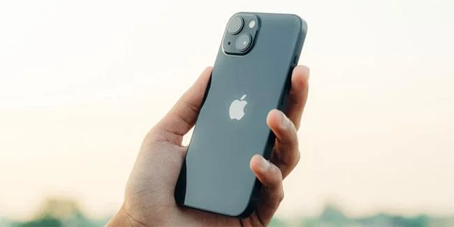 Adakah iPhone 14 atau Galaxy S22 pilihan yang lebih baik?