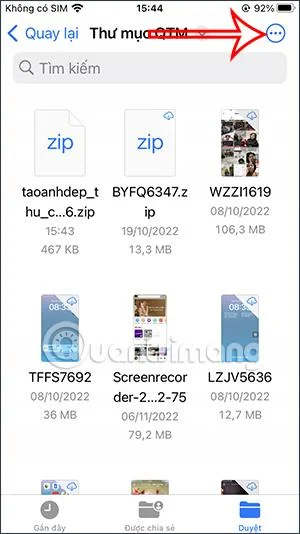 Cara memutar berbilang foto dan video dalam Fail pada iPhone