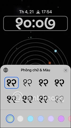 Arahan untuk menukar gaya jam skrin kunci iPhone