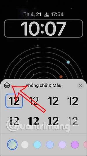 Arahan untuk menukar gaya jam skrin kunci iPhone