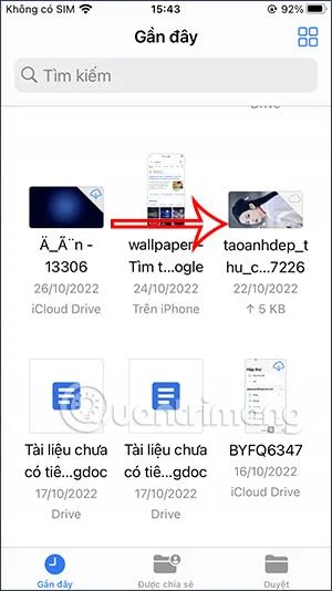 Cara memutar berbilang foto dan video dalam Fail pada iPhone