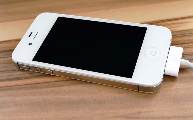 Apakah jenis kabel dan pengecas yang diperlukan oleh iPhone anda?