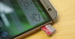 Bagaimana untuk memformat kad memori terus pada telefon Android