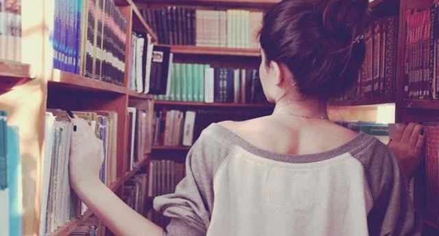 Koleksi kertas dinding buku yang paling indah untuk komputer
