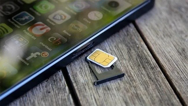 Cómo convertir una agenda telefónica de 11 dígitos a un número de teléfono de 10 dígitos en un teléfono blanco y negro