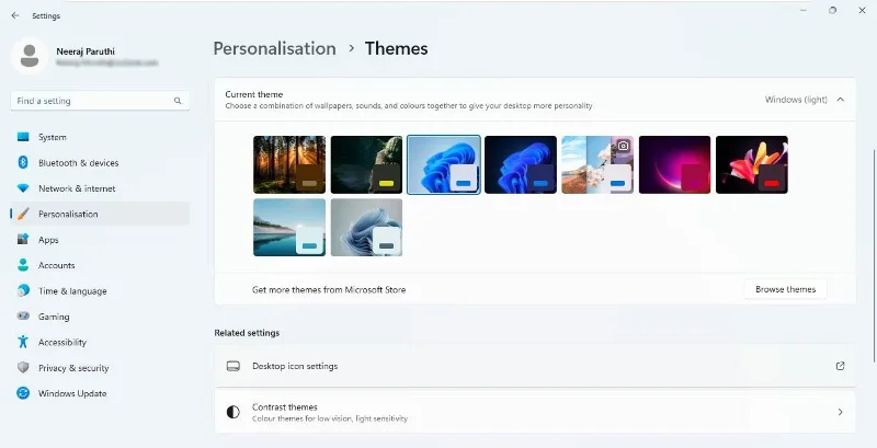 Hoe u standaard bureaubladpictogrammen en muisaanwijzers kunt behouden bij het wijzigen van Windows 11-thema's