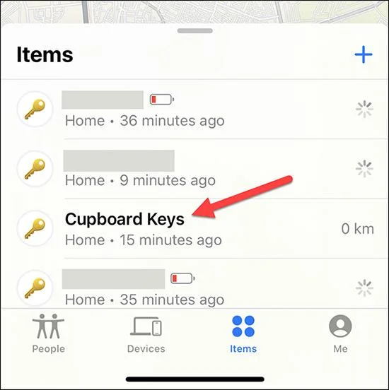 Cara berkongsi AirTag dengan orang lain pada iPhone