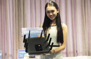 Penghala Wi-Fi untuk pejabat menyajikan hiburan pada kelajuan yang sangat tinggi