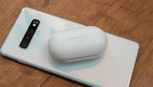 Cara mengecas peranti lain secara wayarles pada Samsung Galaxy S10
