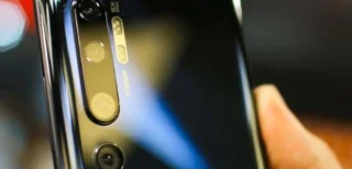見知らぬ人が Face ID を使用して携帯電話のロックを解除できますか?これを防ぐにはどうすればよいでしょうか?