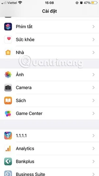 Bagaimana untuk menghidupkan simetri kamera hadapan pada iPhone