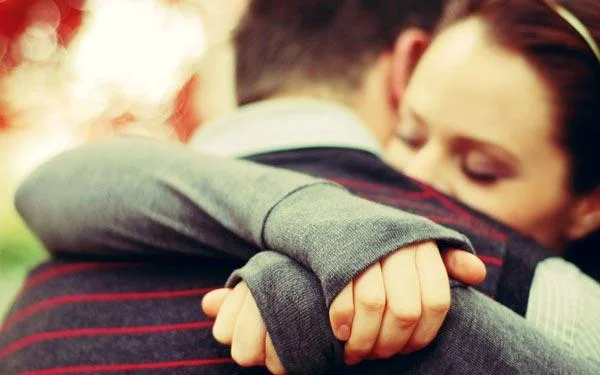 Kertas dinding pasangan yang sangat emosional untuk komputer