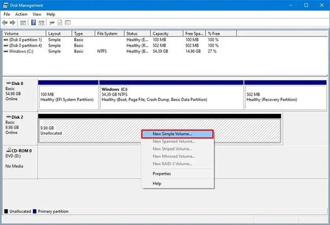 Arahan untuk memasang cakera keras ke dalam folder pada Windows 10