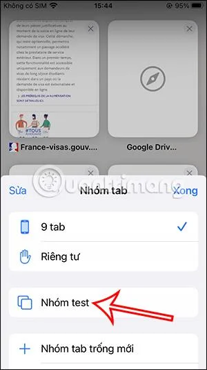 Arahan untuk berkongsi kumpulan tab Safari pada iPhone