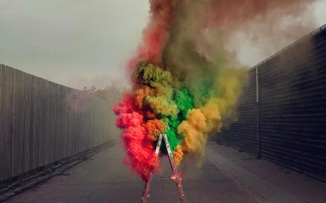 Muat turun sekarang satu set kertas dinding untuk komputer anda dengan tema sintetik berkualiti 2K
