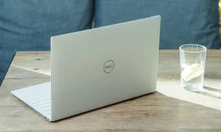 Como encontrar a etiqueta de serviço em um laptop Windows 10