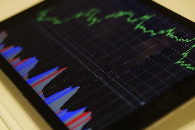 Saintis Data Vs Penganalisis Data: Perbezaan Utama Dijelaskan
